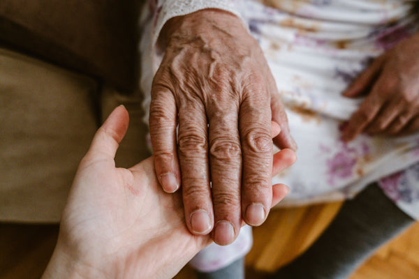 A Family Guide to Supporting an Elderly Parent's Independence at Home