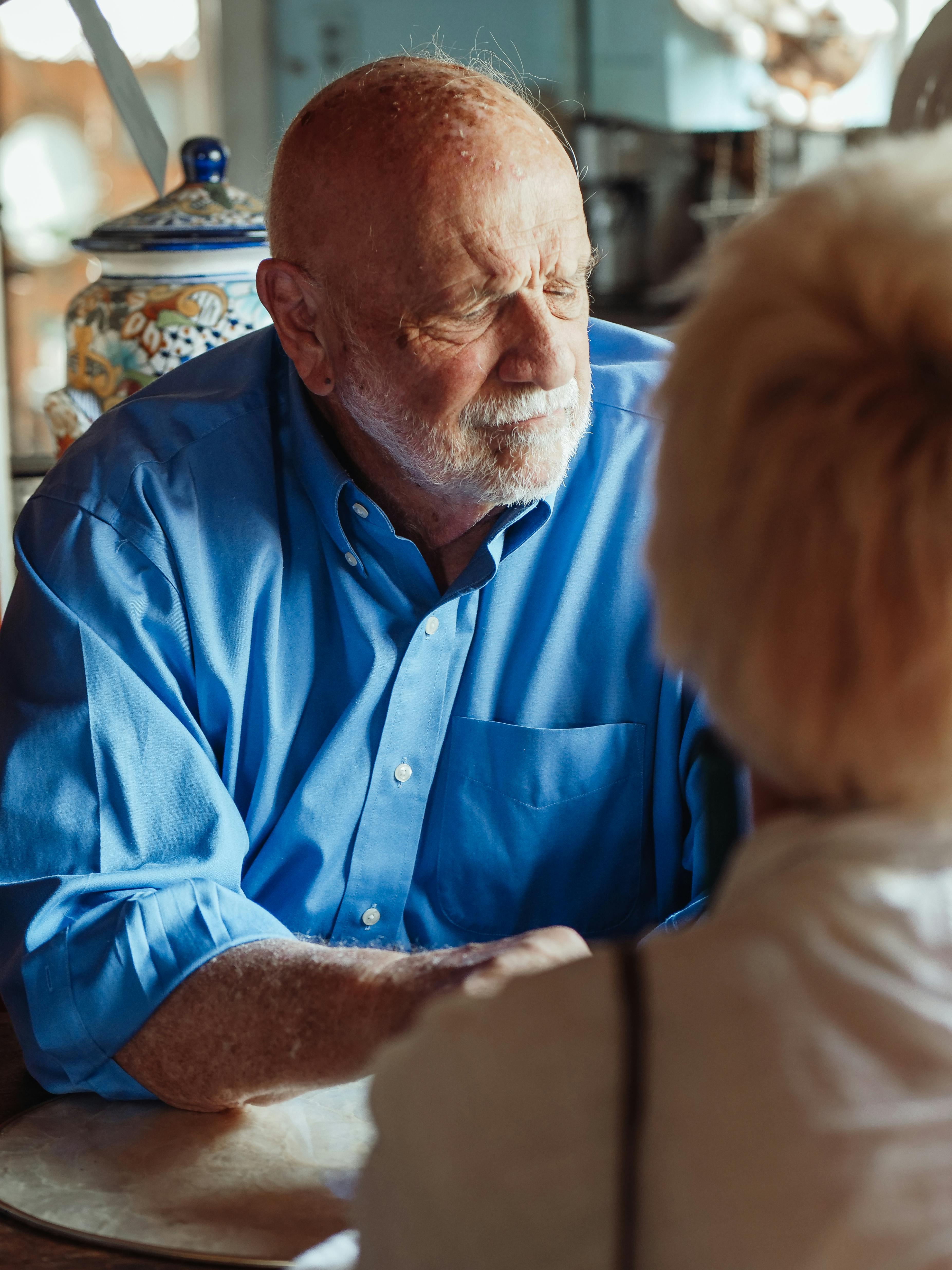 How to Choose the Right Furniture for a Loved One with Dementia